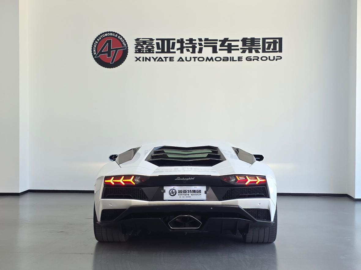 Lamborghini Aventador 2011 thumb 4