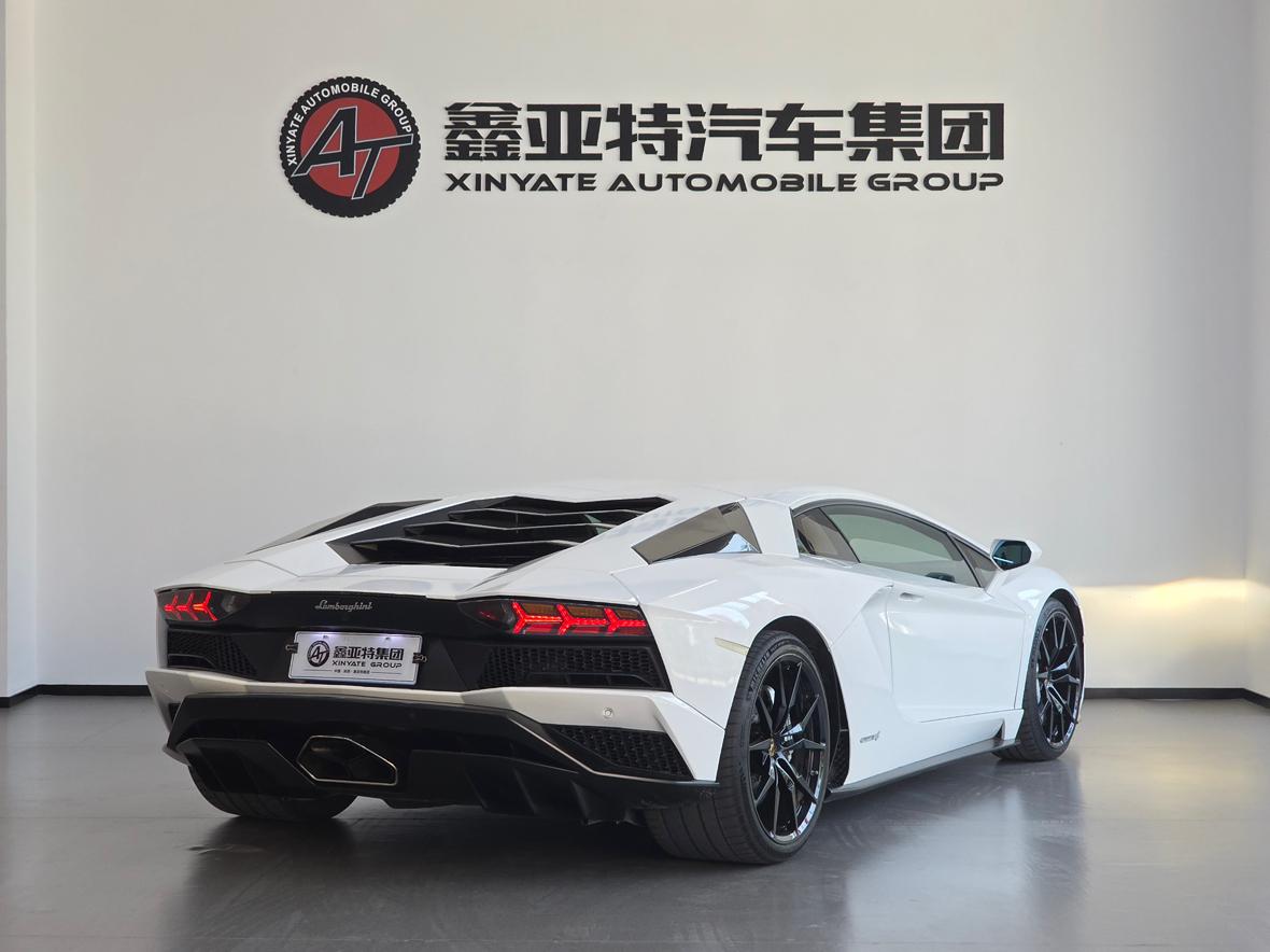 Lamborghini Aventador 2011 thumb 5