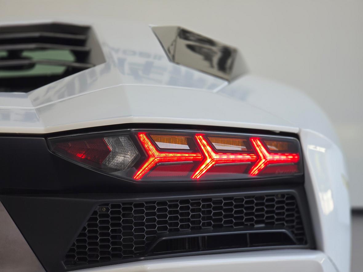 Lamborghini Aventador 2011 thumb 6