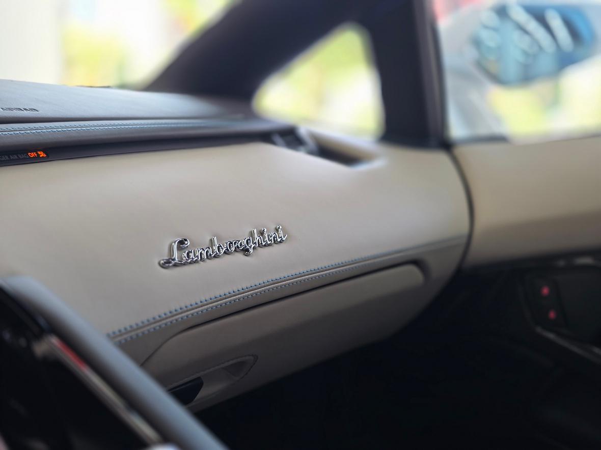 Lamborghini Aventador 2011 thumb 8
