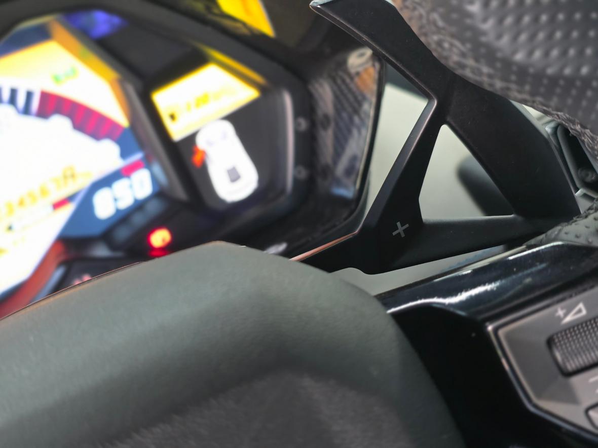 Lamborghini Aventador 2011 thumb 10