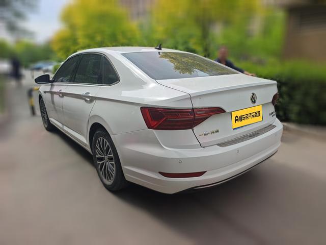 Volkswagen Sagitar 2021 thumb 4