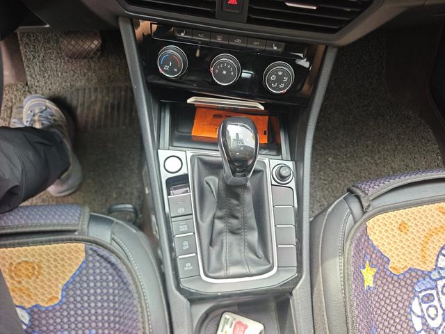 Volkswagen Sagitar 2021 thumb 12