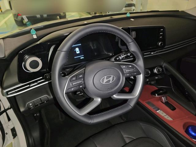 Hyundai Elantra 2023 thumb 9