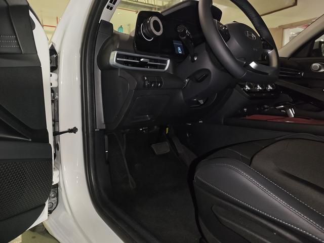 Hyundai Elantra 2023 thumb 11