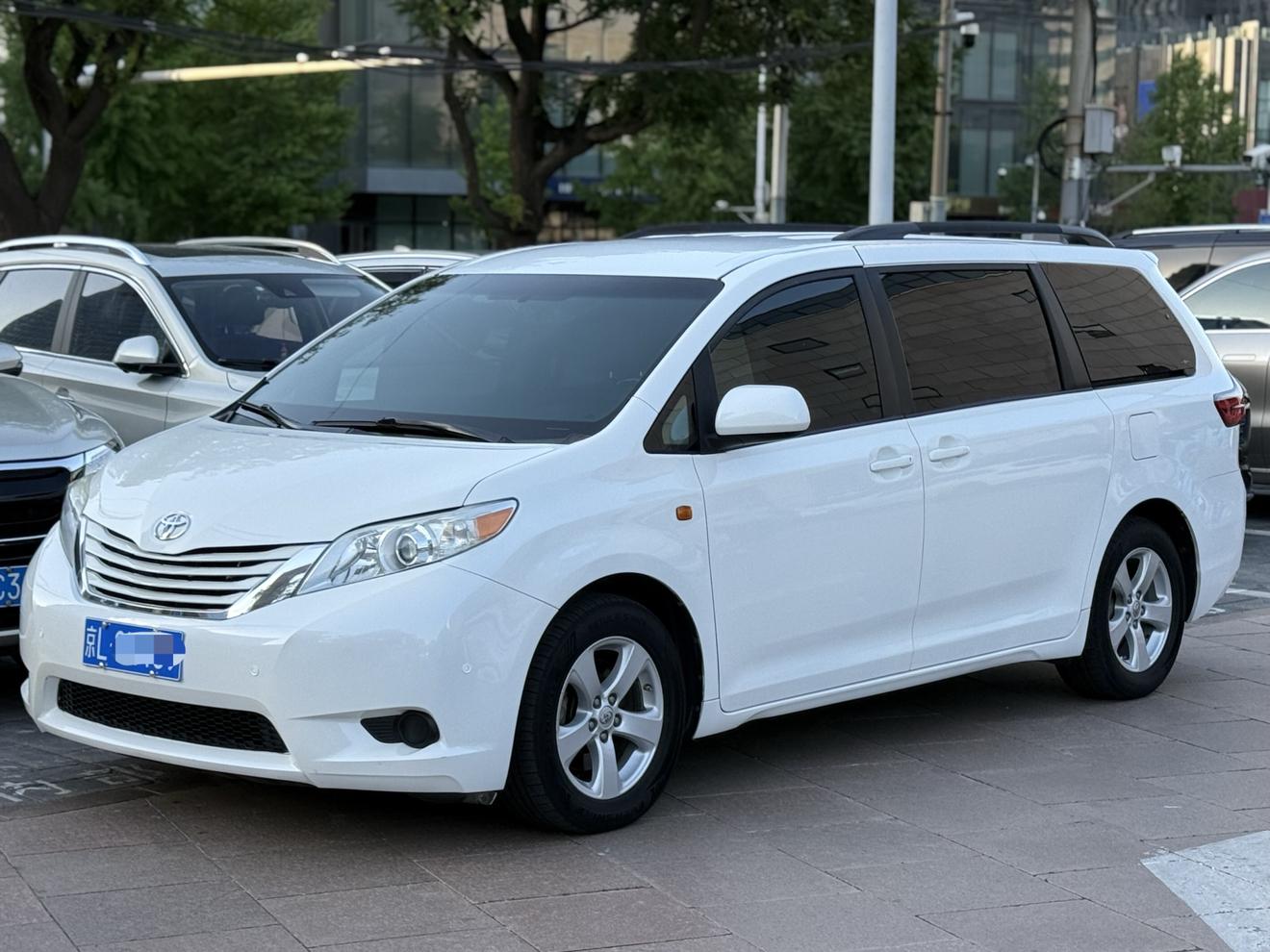 Toyota Sienna 2014 thumb 5