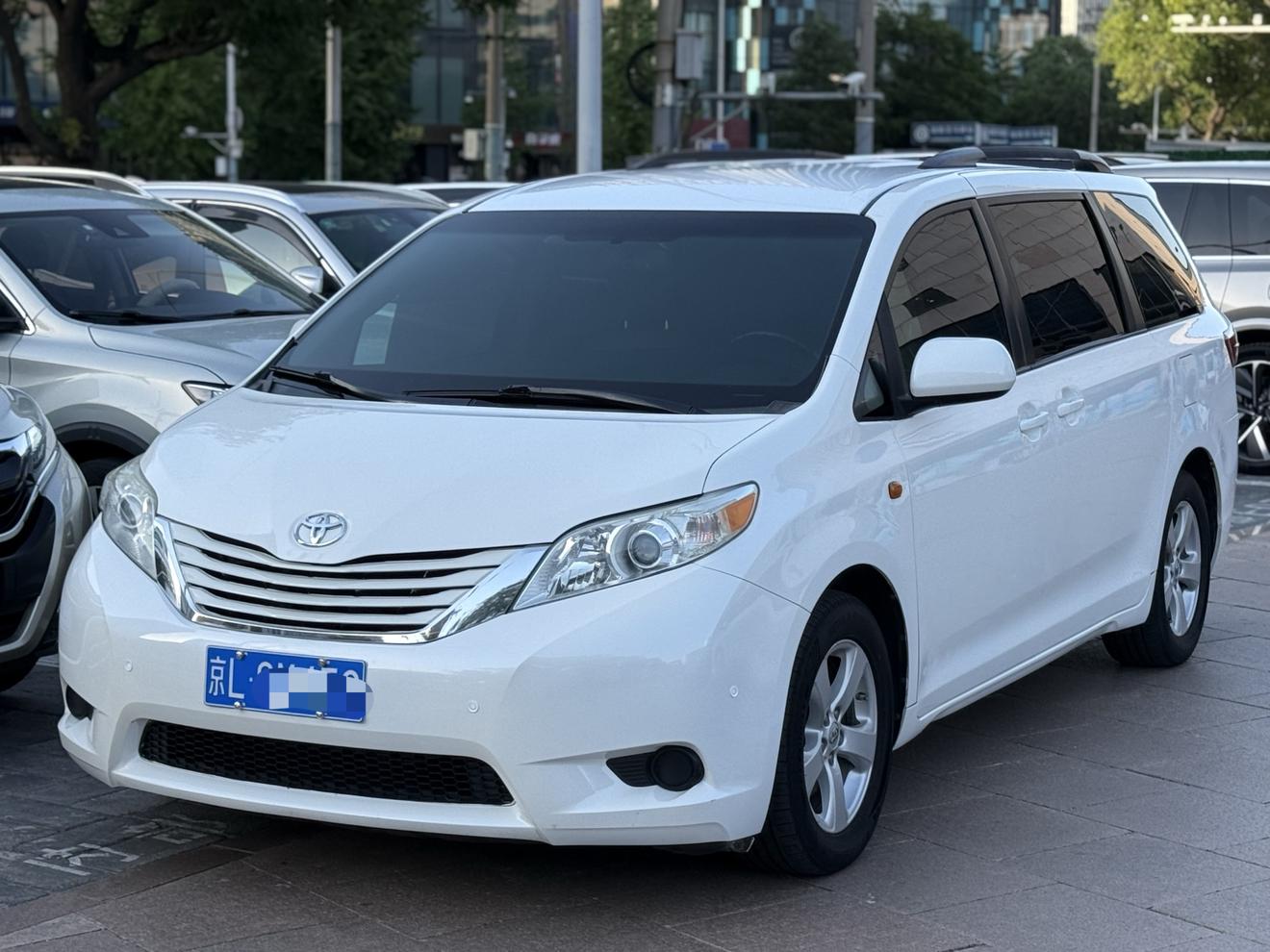 Toyota Sienna 2014 thumb 11