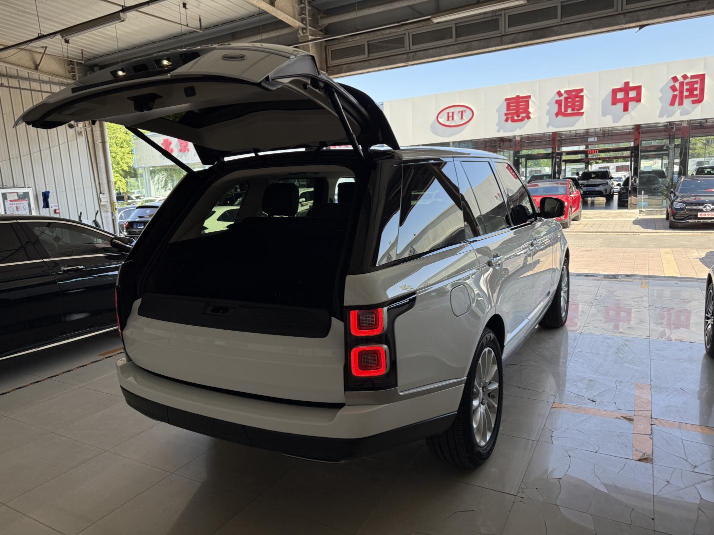 Land Rover Range Rover 2019 thumb 2