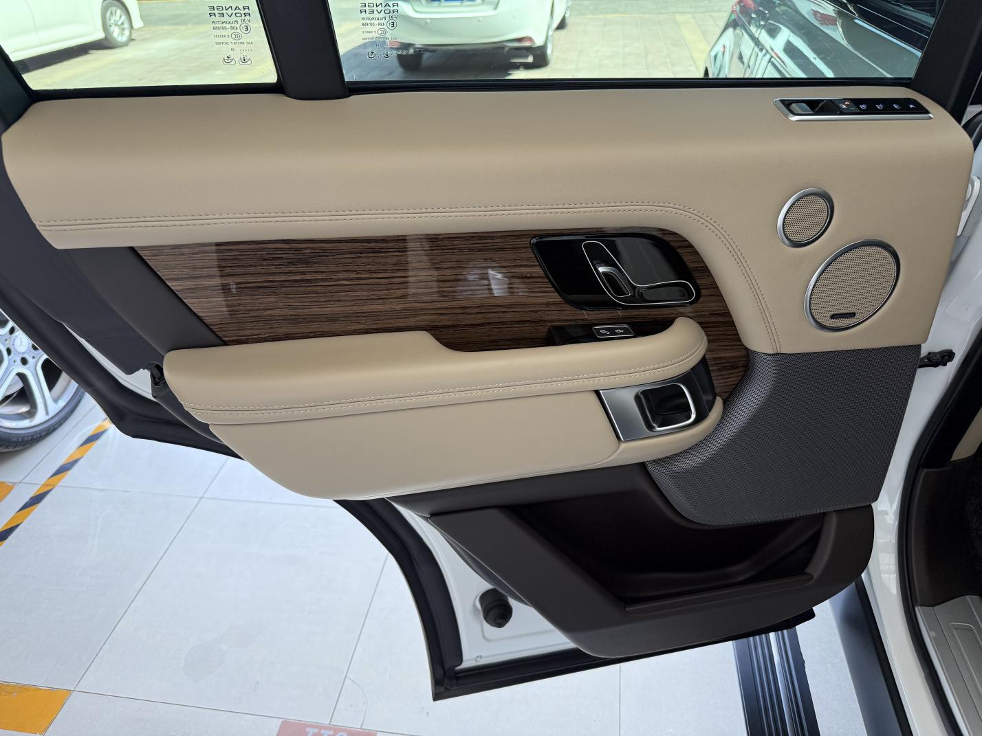 Land Rover Range Rover 2019 thumb 6