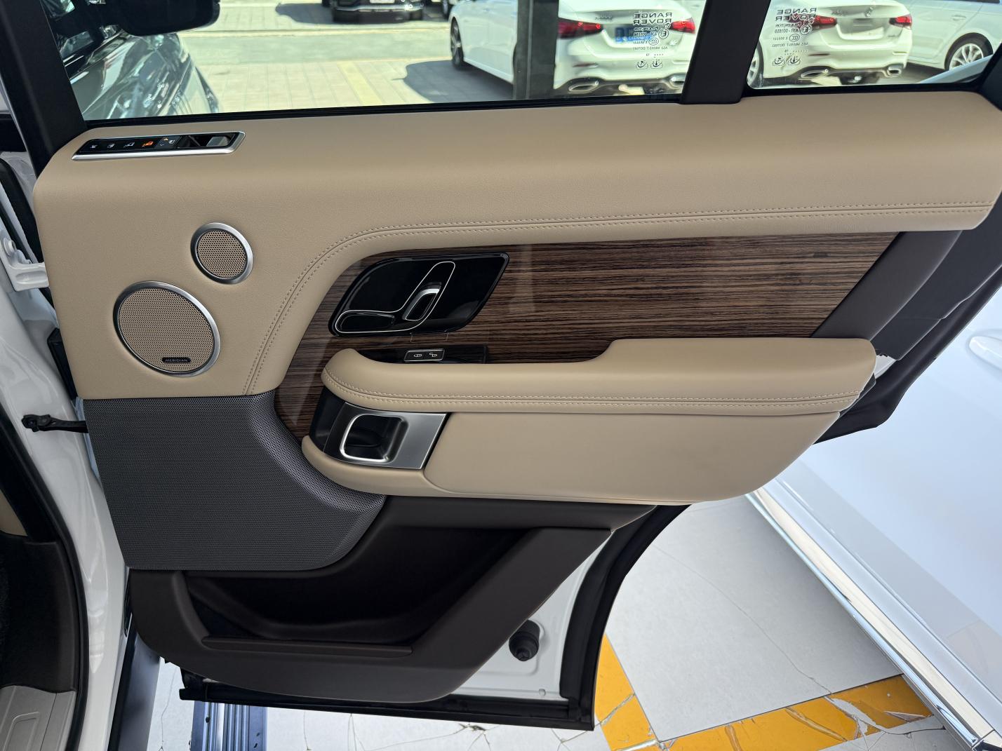 Land Rover Range Rover 2019 thumb 8