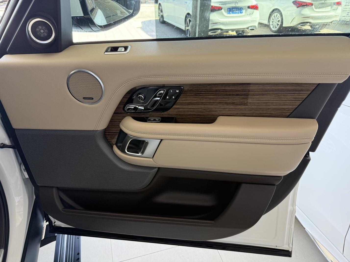 Land Rover Range Rover 2019 thumb 9