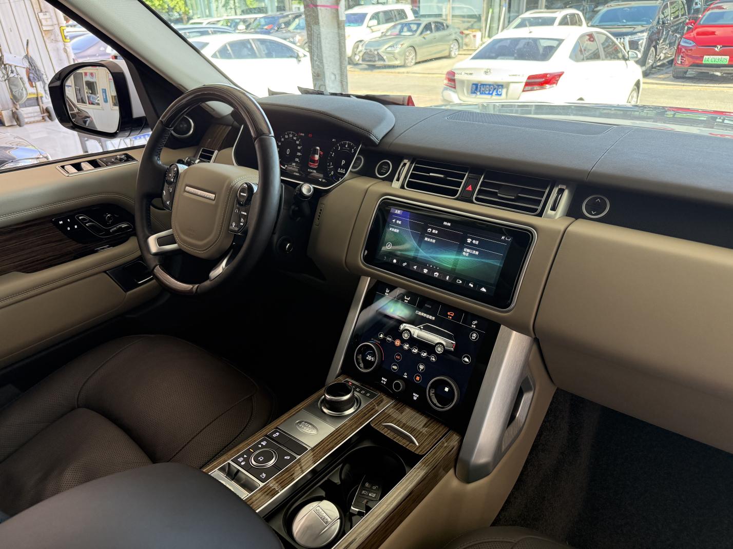 Land Rover Range Rover 2019 thumb 10