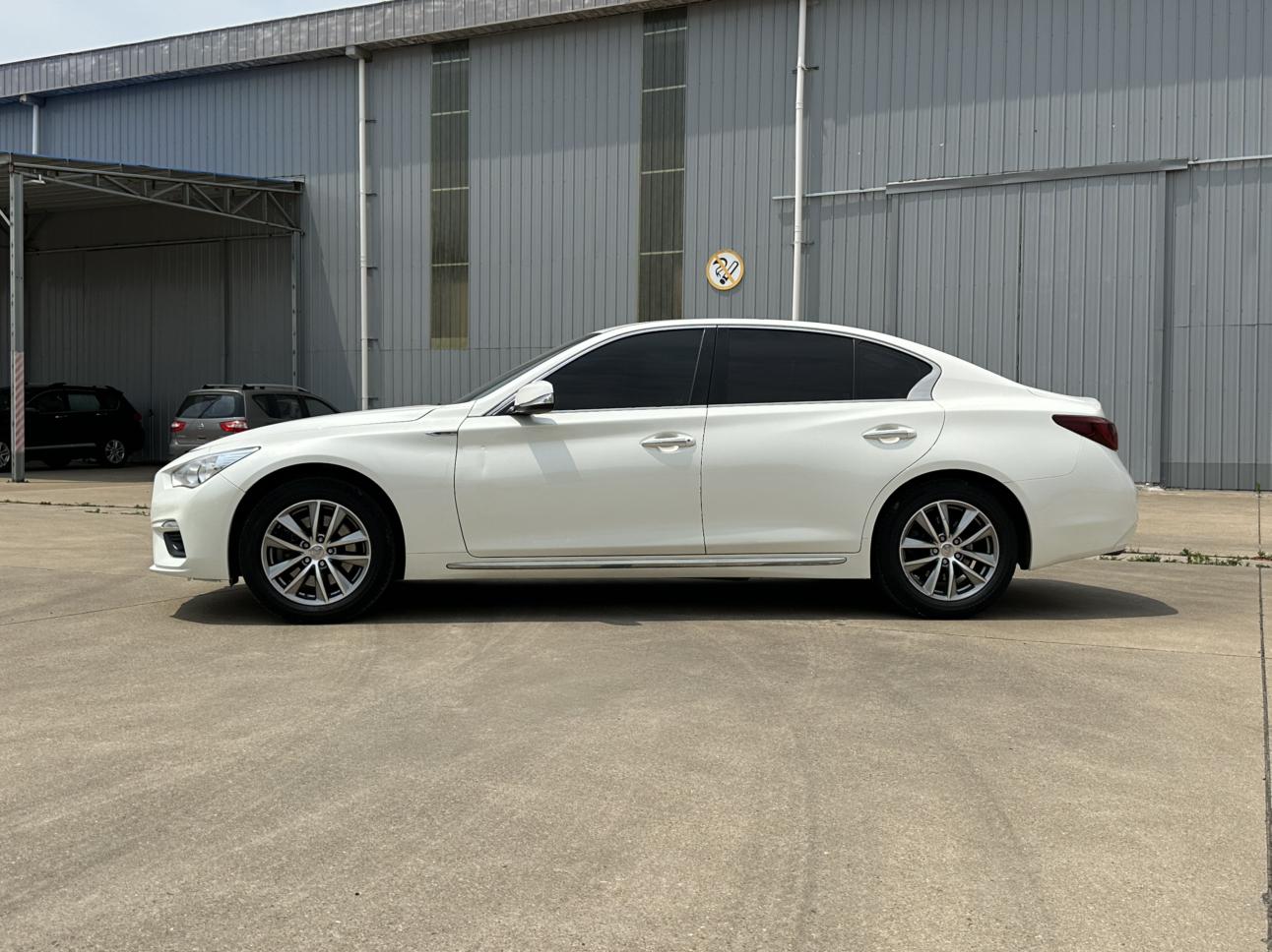 Infiniti Q50L 2018 thumb 2