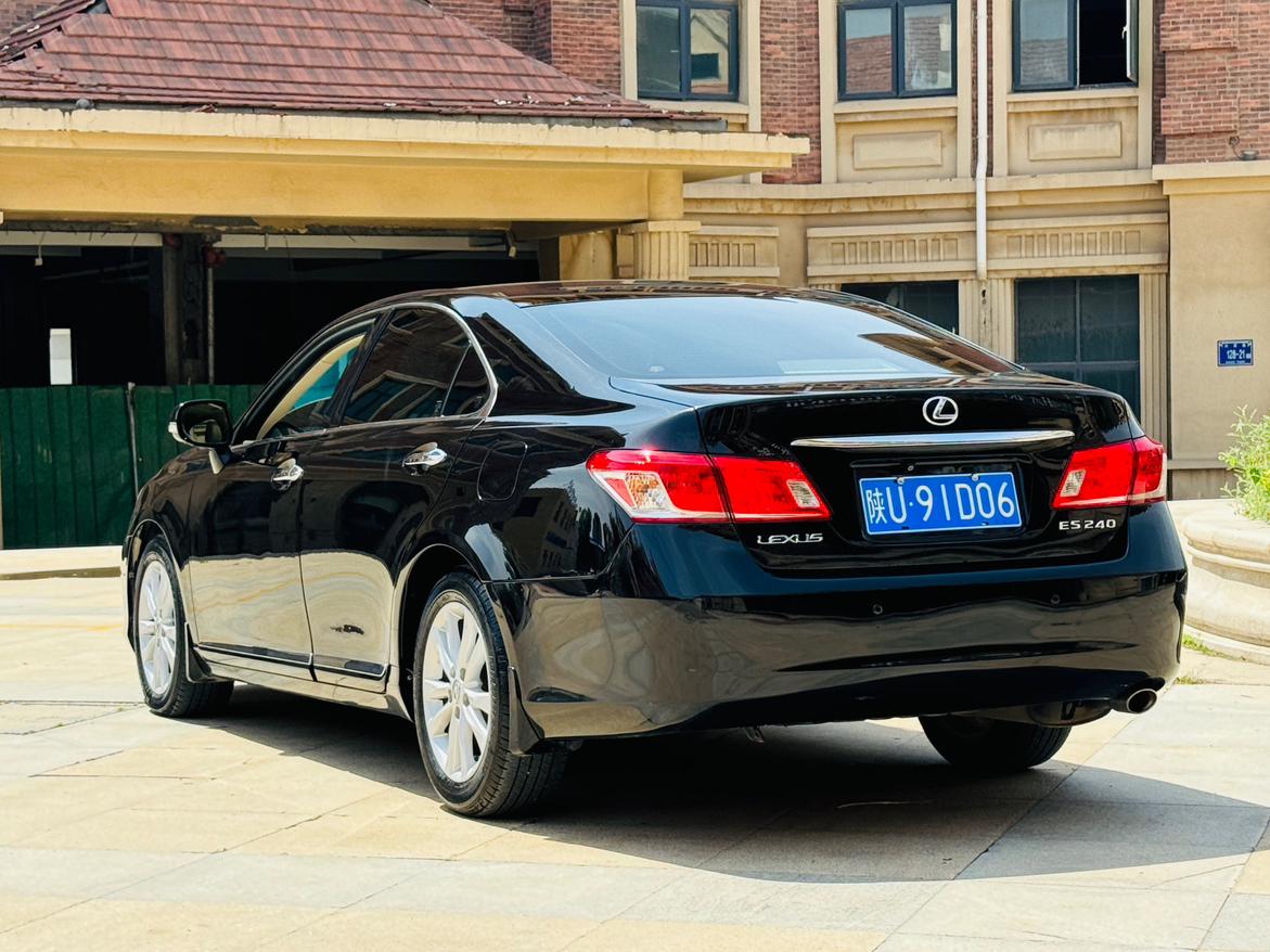 Lexus ES 2012 thumb 12