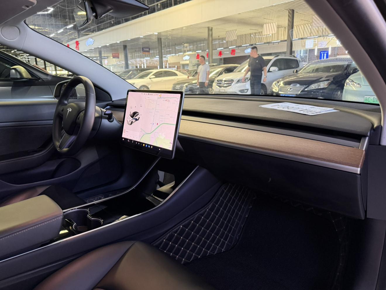 Tesla Model 3 2019 thumb 6