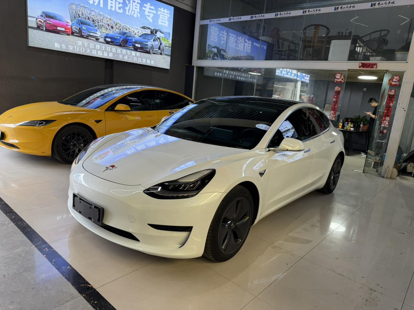 Tesla Model 3 2019 thumb 8