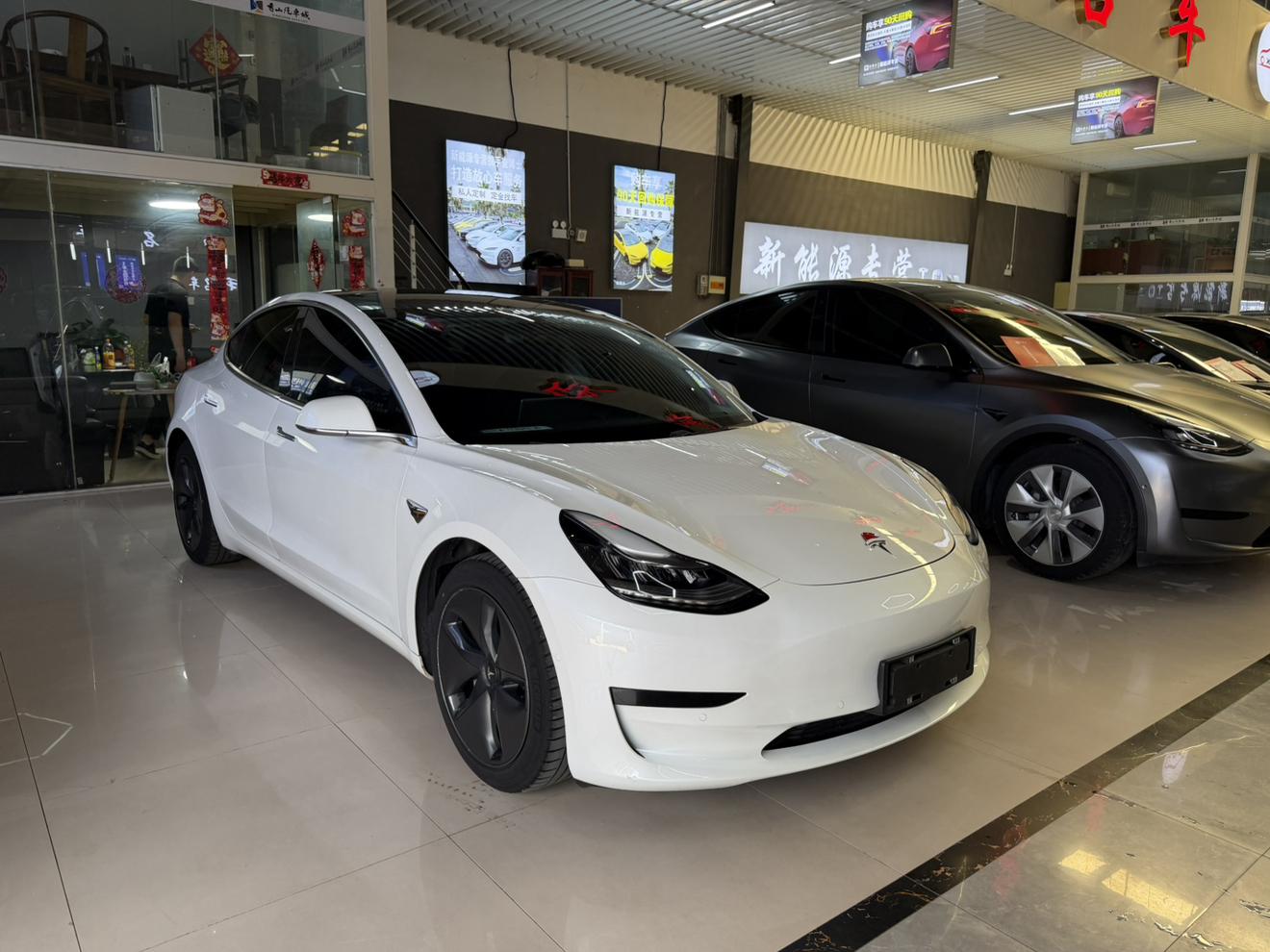 Tesla Model 3 2019 thumb 10