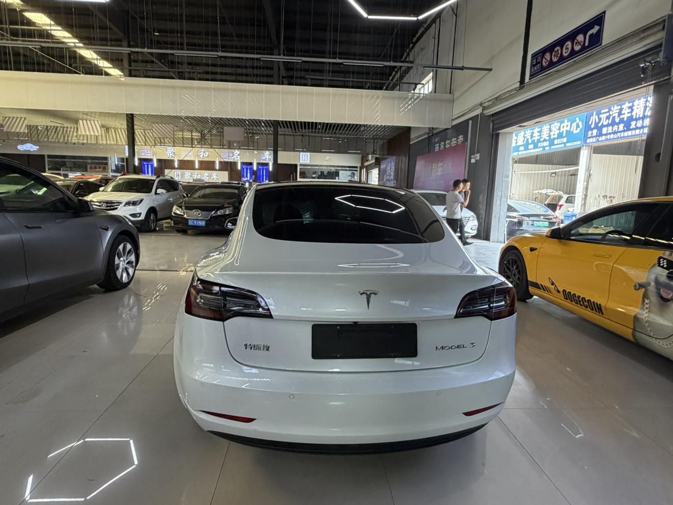 Tesla Model 3 2019 thumb 12