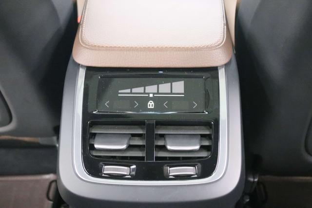 Volvo XC90 2019 thumb 8