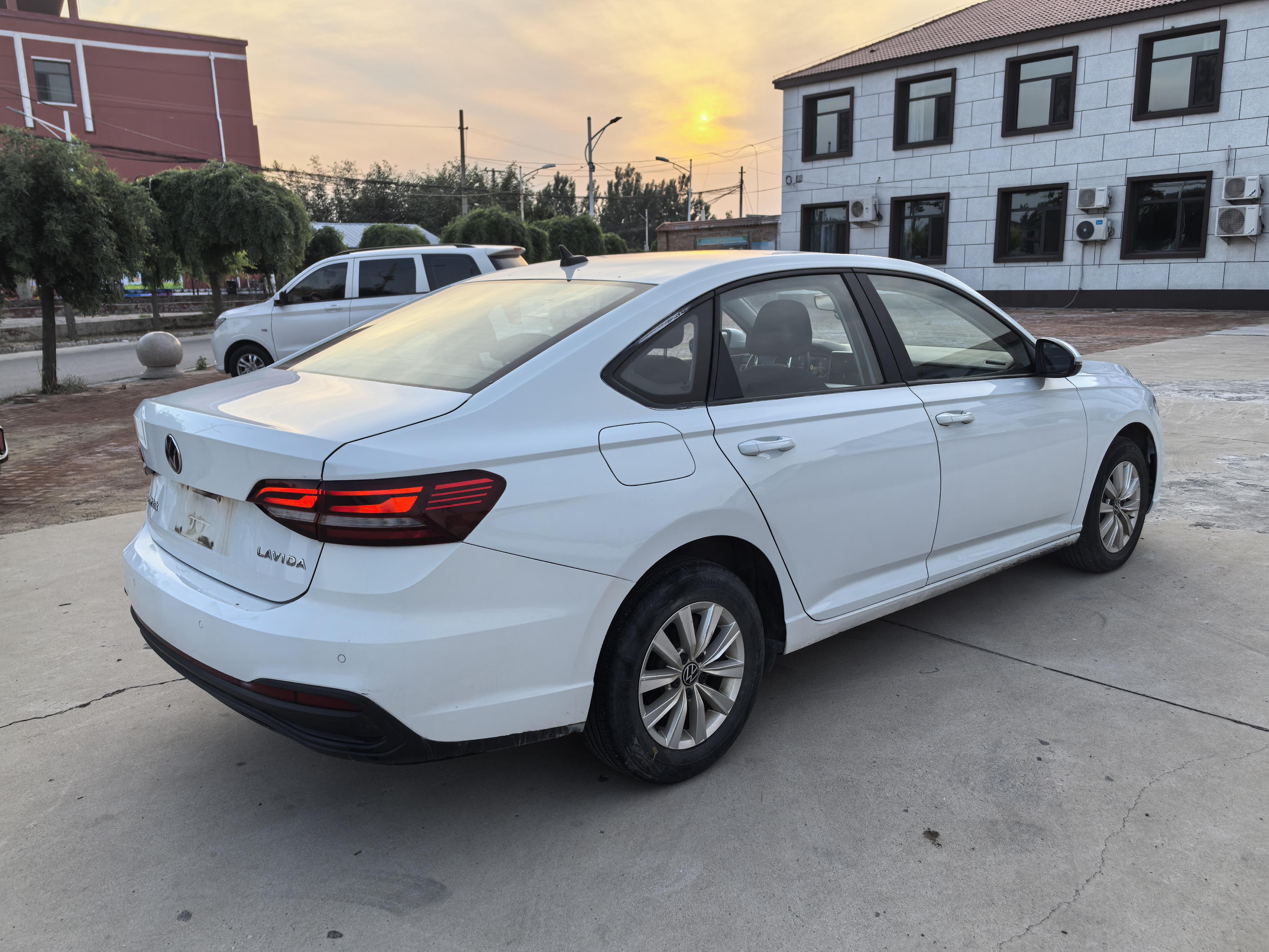 Volkswagen Lavida XR 2022 thumb 4