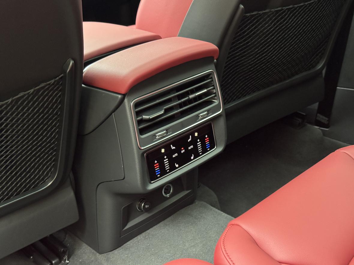 Audi Q7 2023 thumb 4