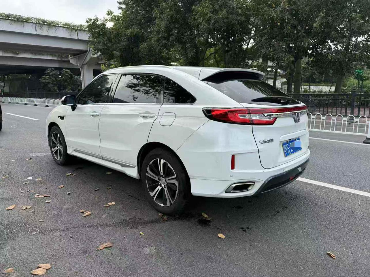 Honda UR-V 2017 thumb 2