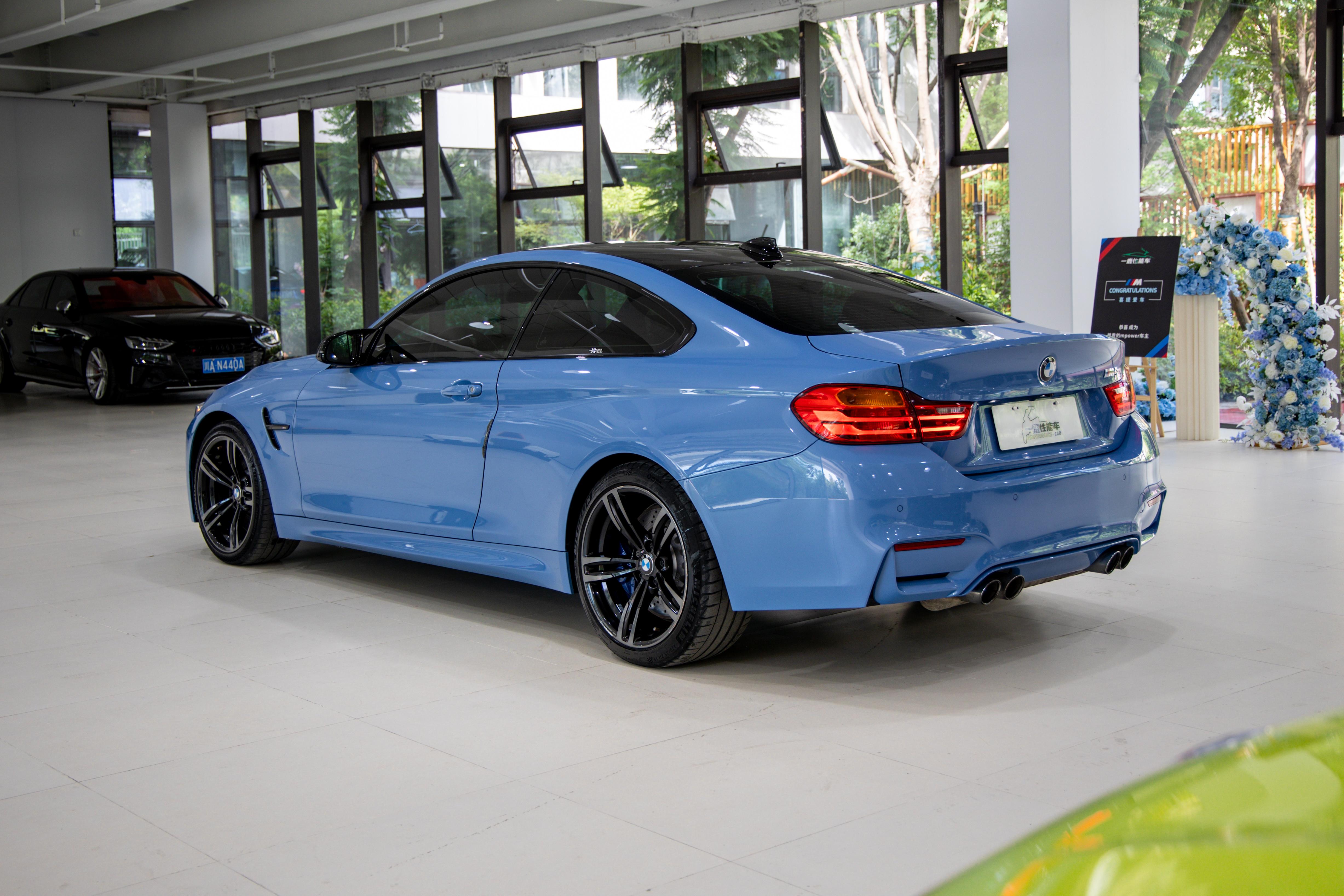BMW M4 2014 thumb 3