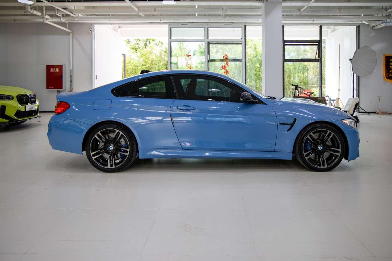 BMW M4 2014 thumb 5