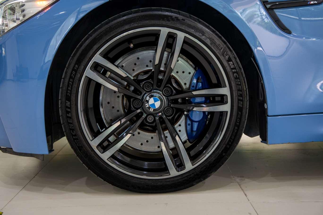 BMW M4 2014 thumb 8