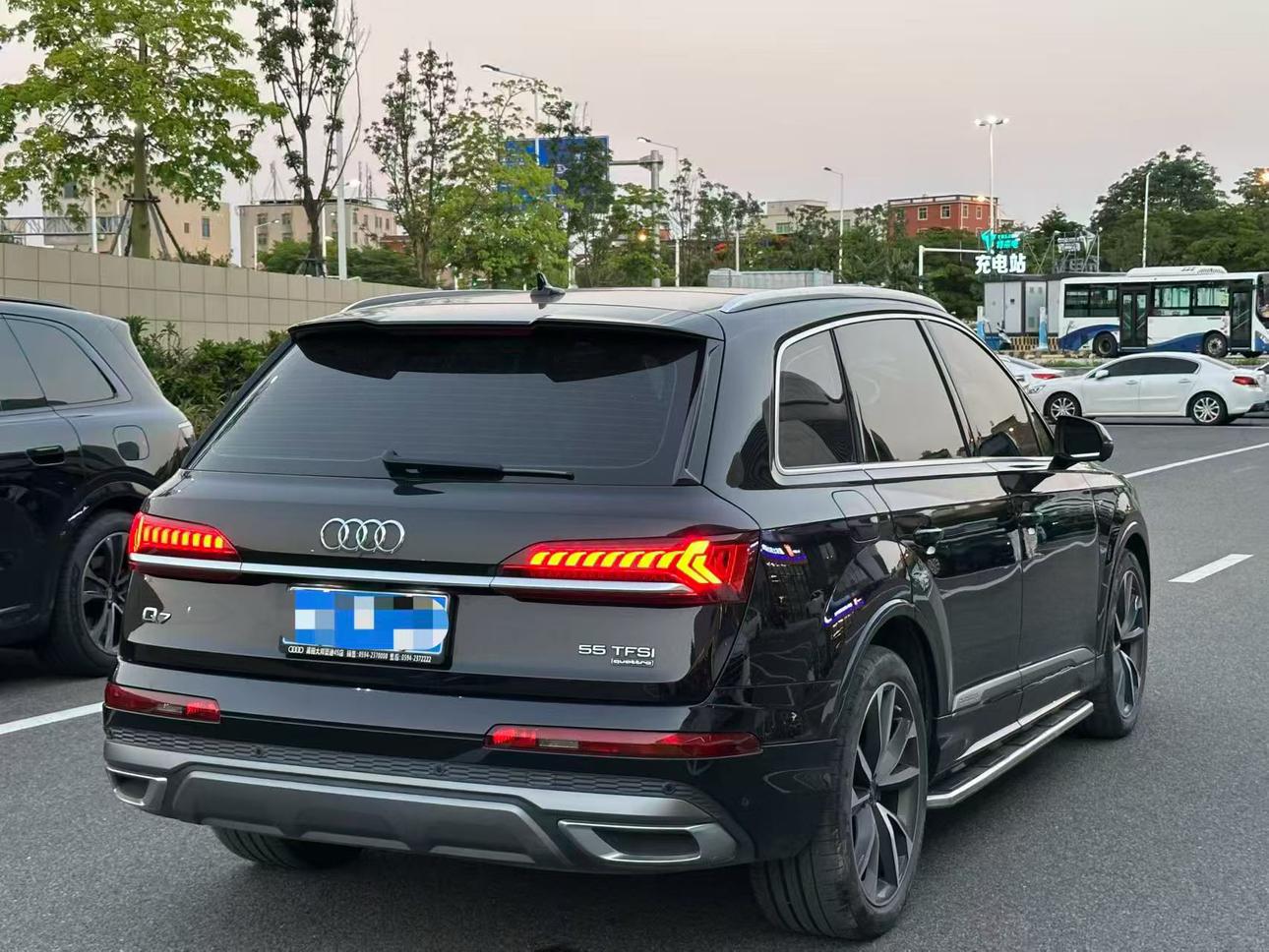 Audi Q7 2022 thumb 4