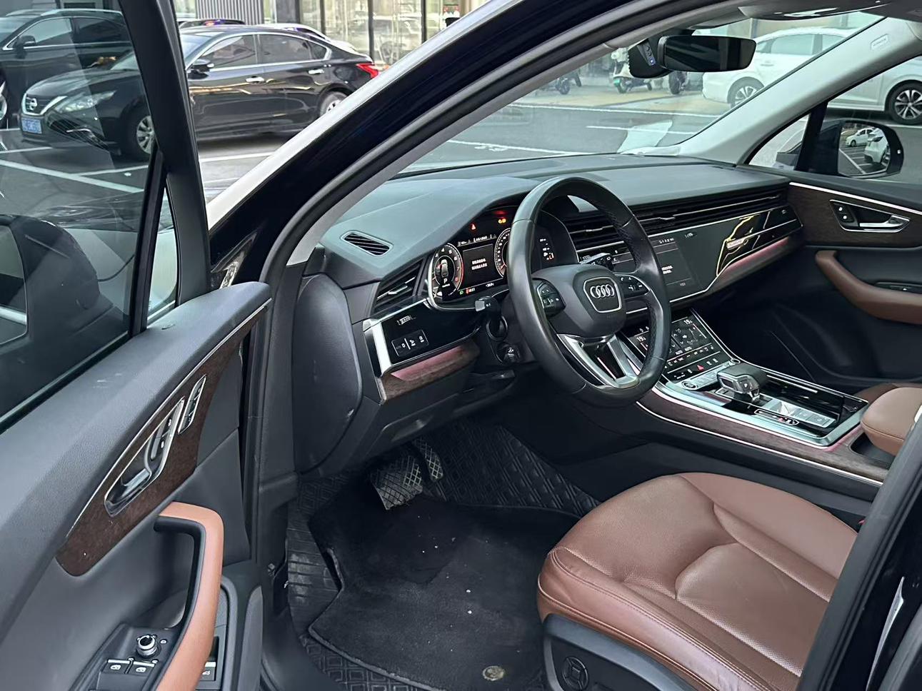 Audi Q7 2022 thumb 6
