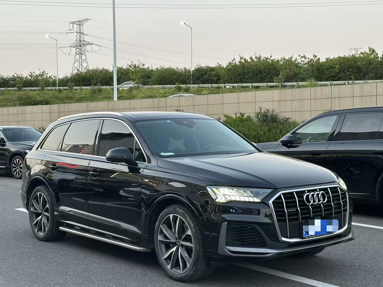Audi Q7 2022 thumb 10