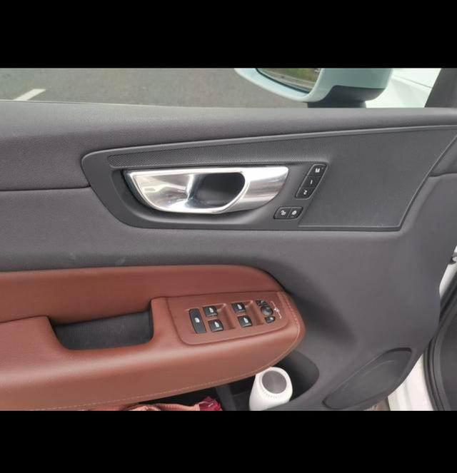 Volvo XC60 2023 thumb 6