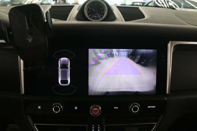 Porsche Macan 2022 thumb 4