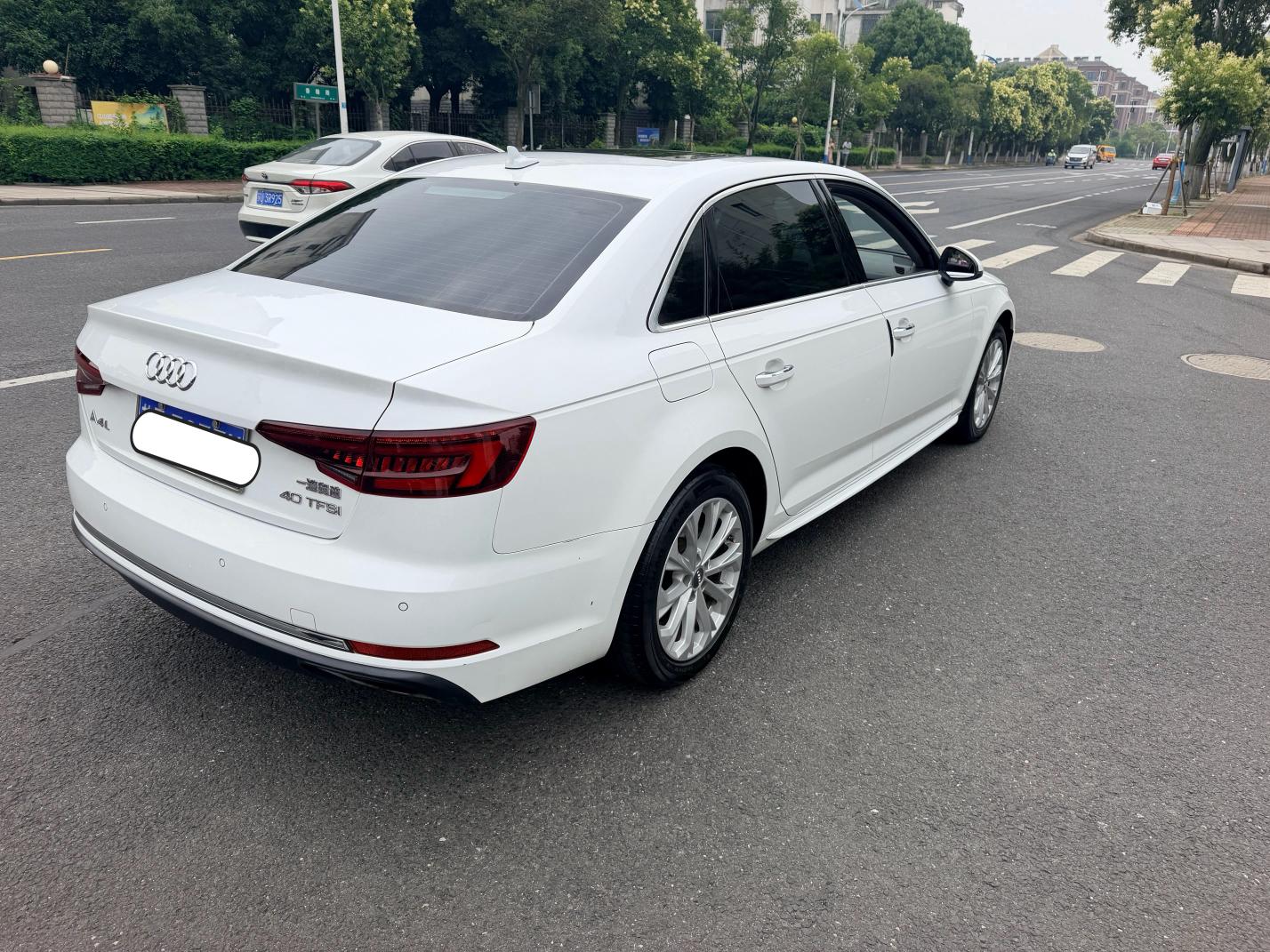 Audi A4 2019 thumb 3