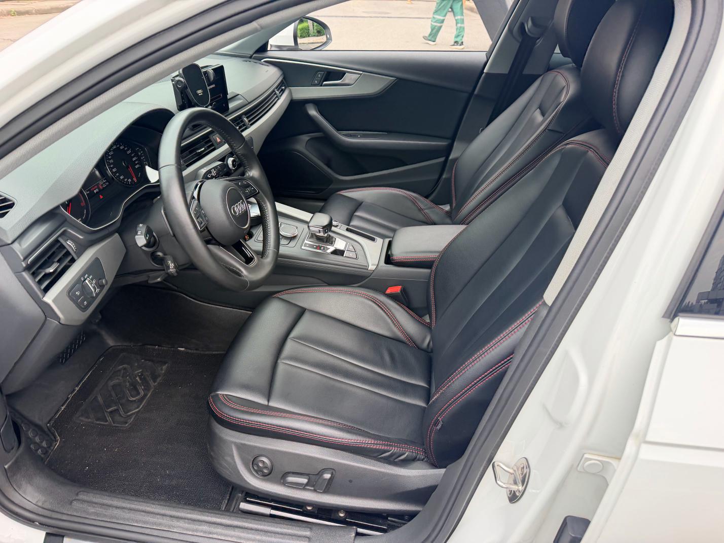 Audi A4 2019 thumb 6