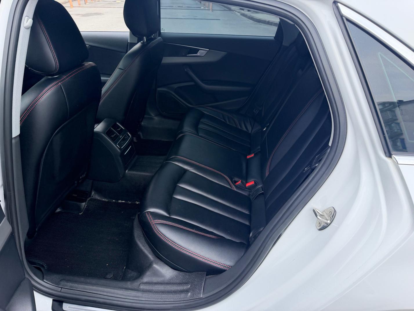 Audi A4 2019 thumb 7