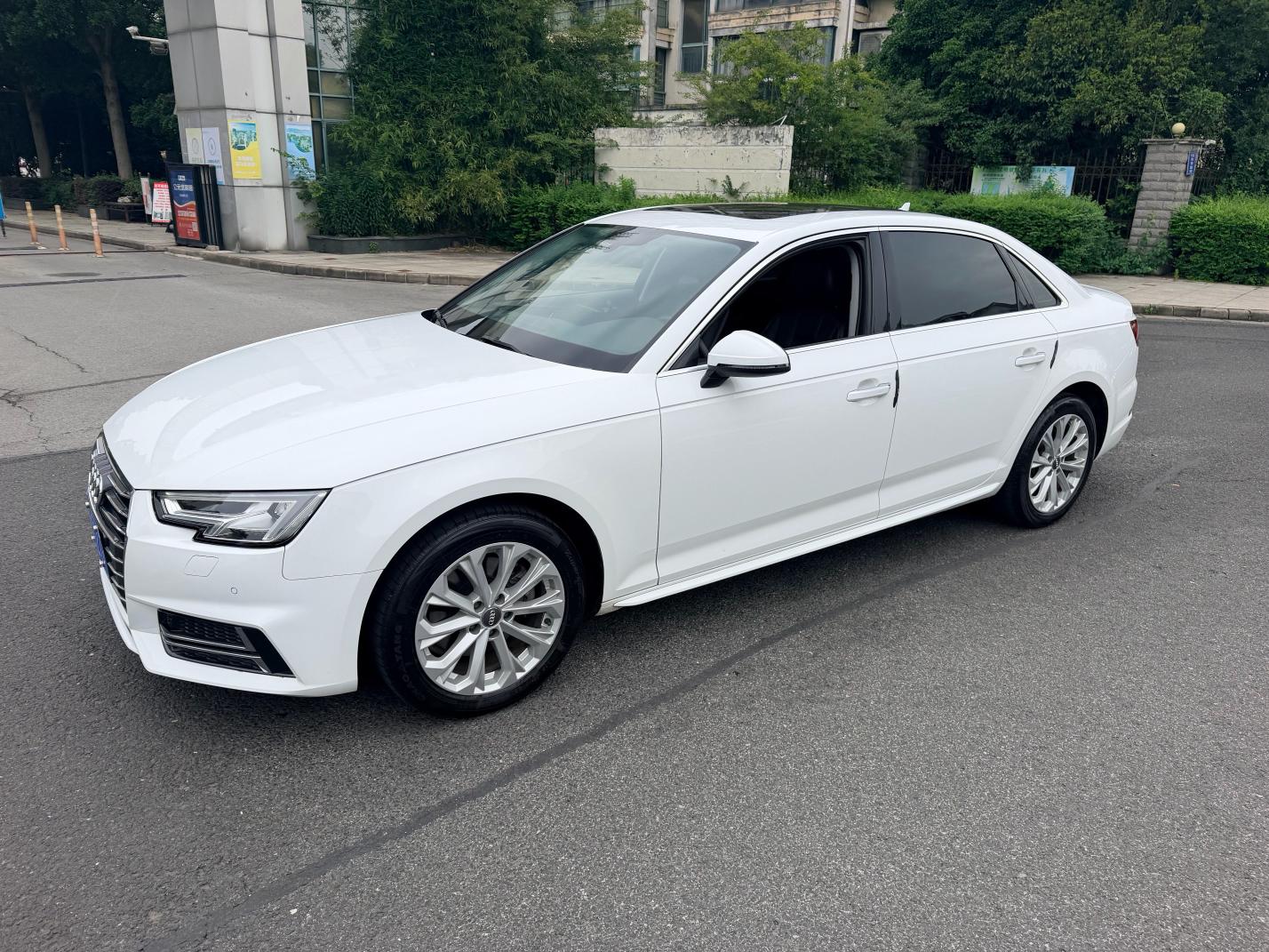 Audi A4 2019 thumb 8