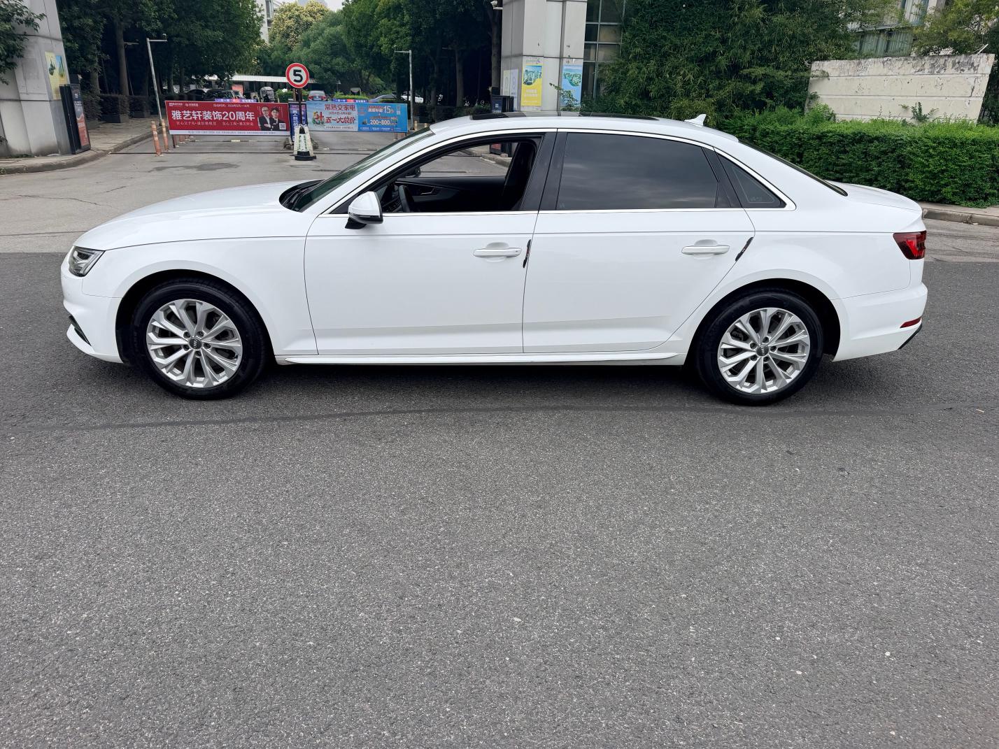 Audi A4 2019 thumb 10