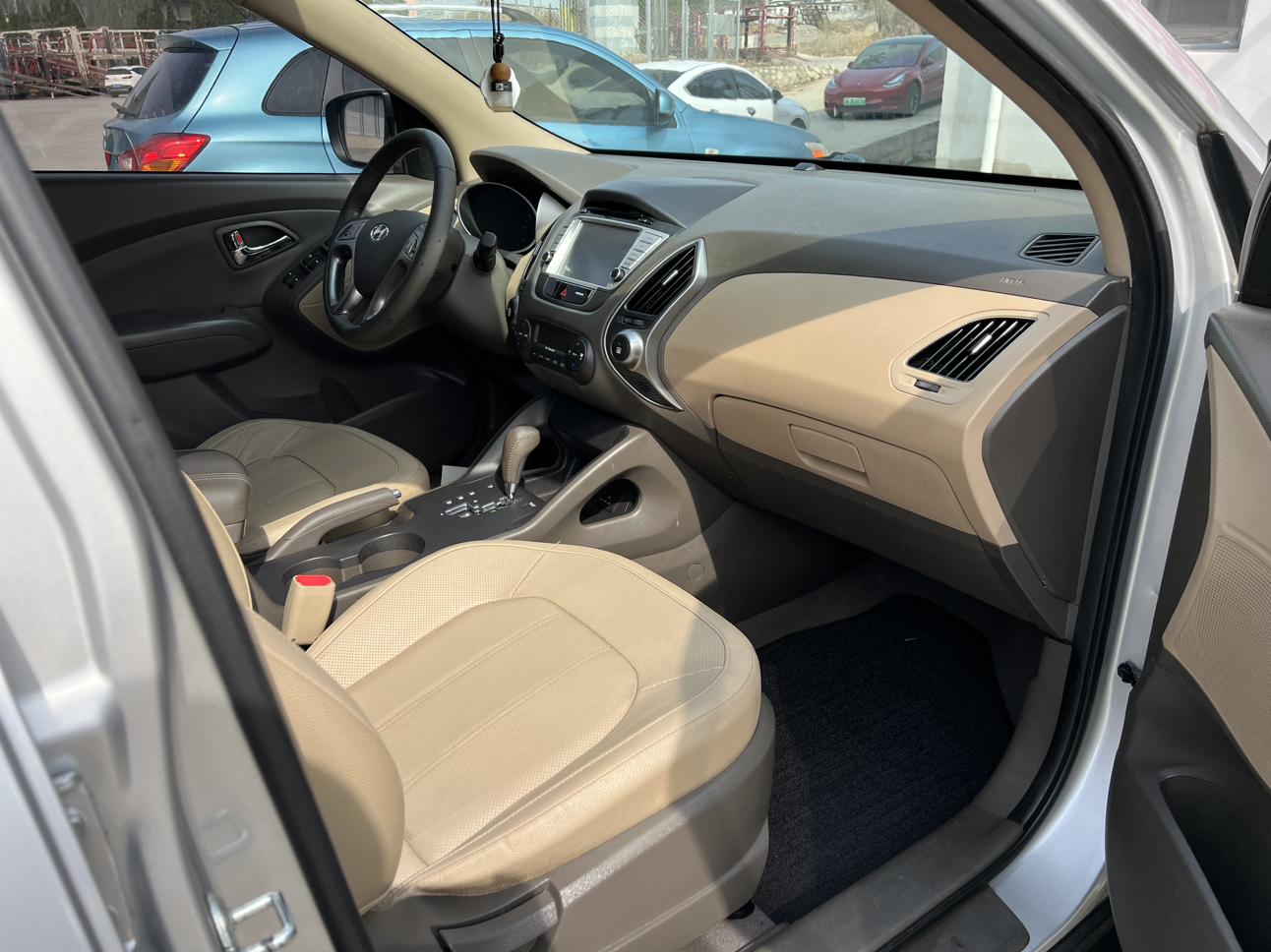 Hyundai ix35 2012 thumb 4