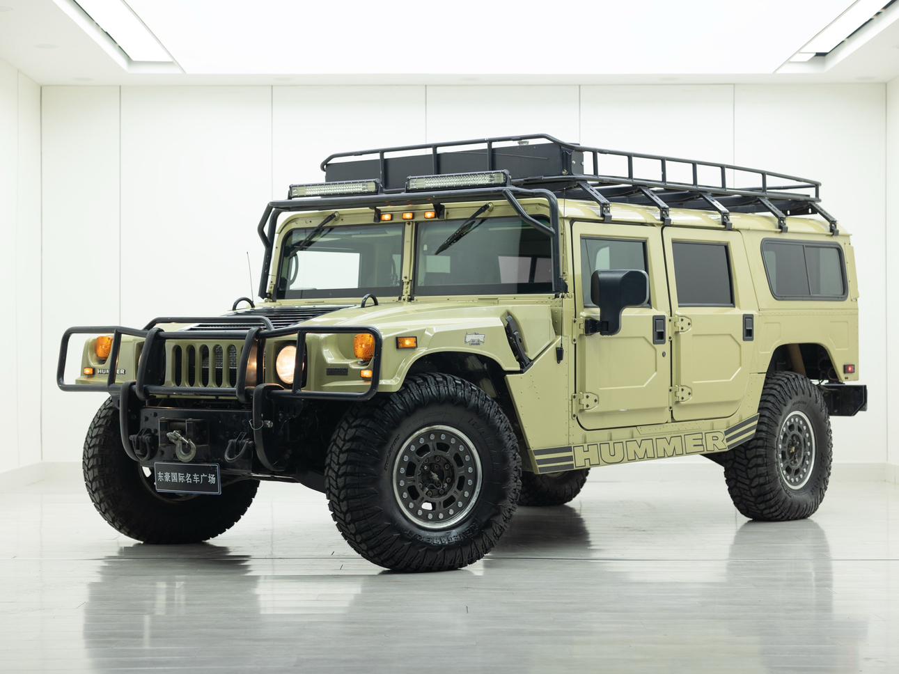 Hummer H1 2004 thumb 2
