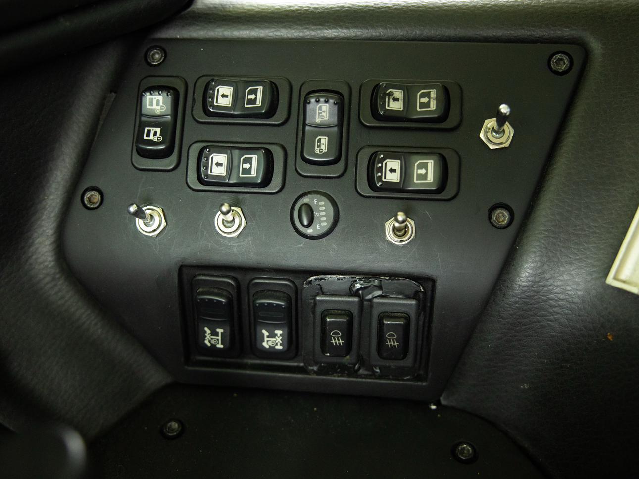 Hummer H1 2004 thumb 6