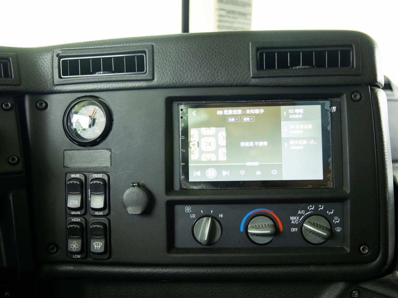 Hummer H1 2004 thumb 8