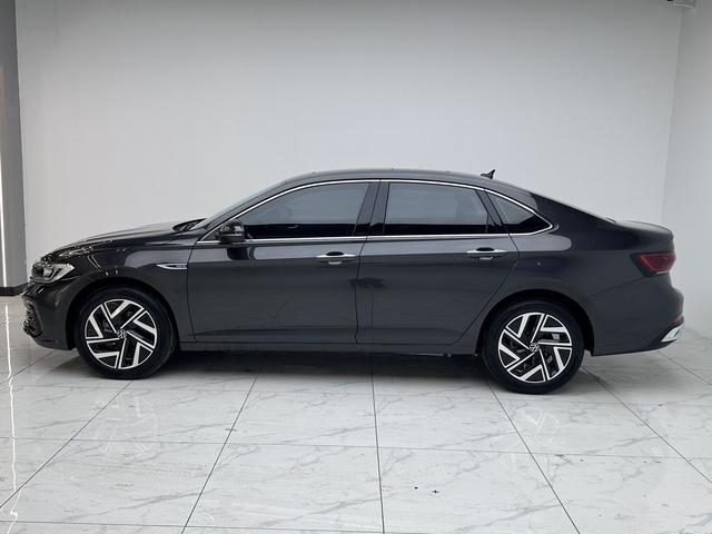 Volkswagen Sagitar 2023 thumb 2