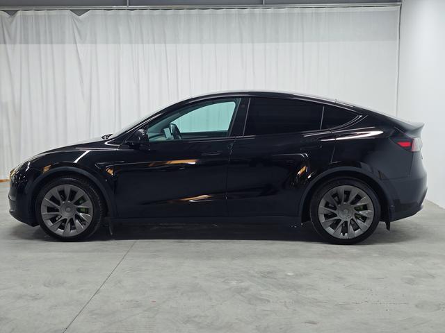Tesla Model Y 2021 thumb 2