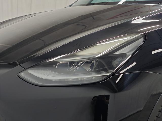 Tesla Model Y 2021 thumb 10