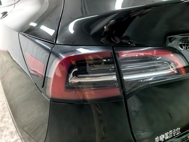 Tesla Model Y 2021 thumb 11