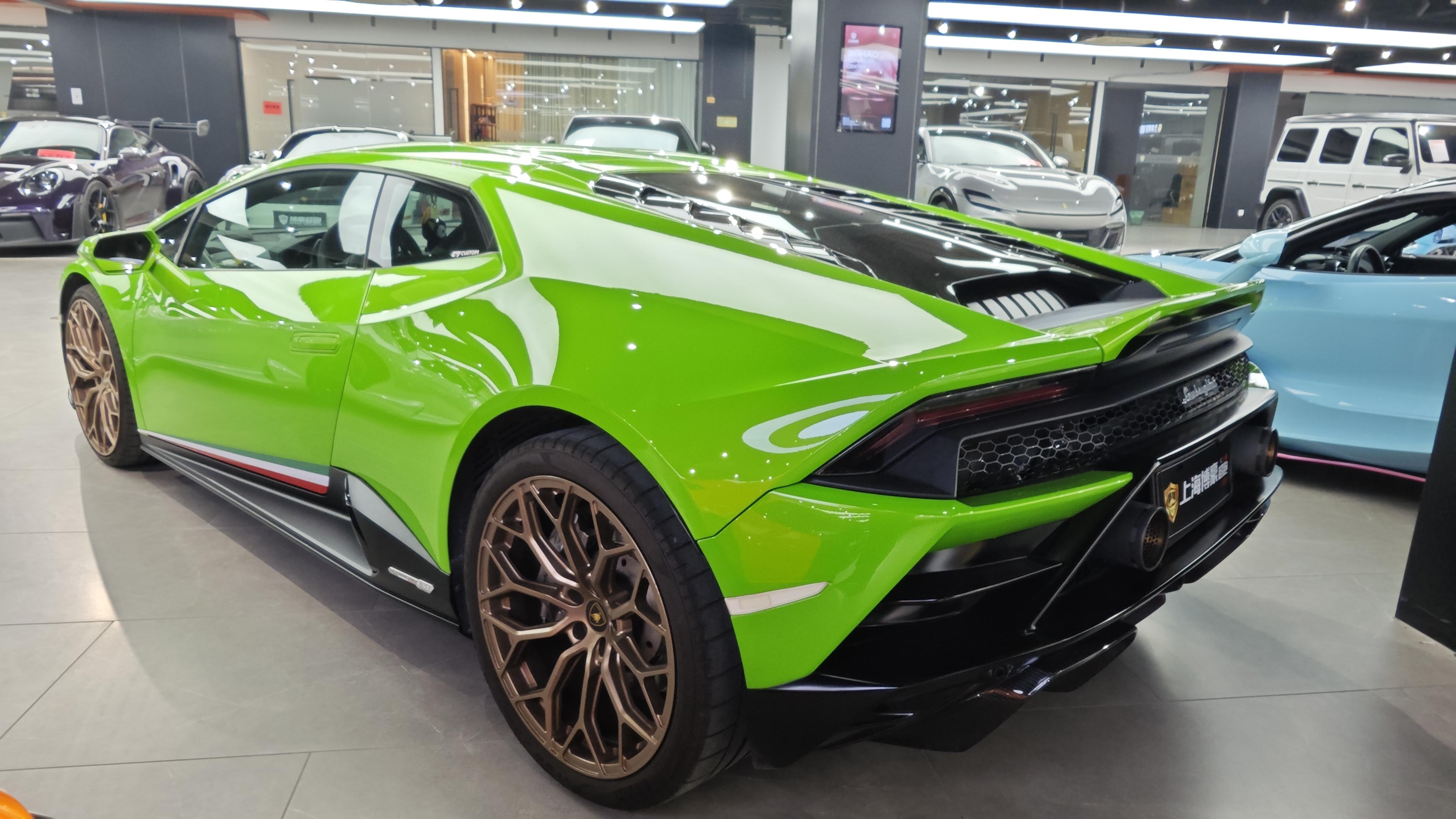 Lamborghini Huracán 2016 thumb 2
