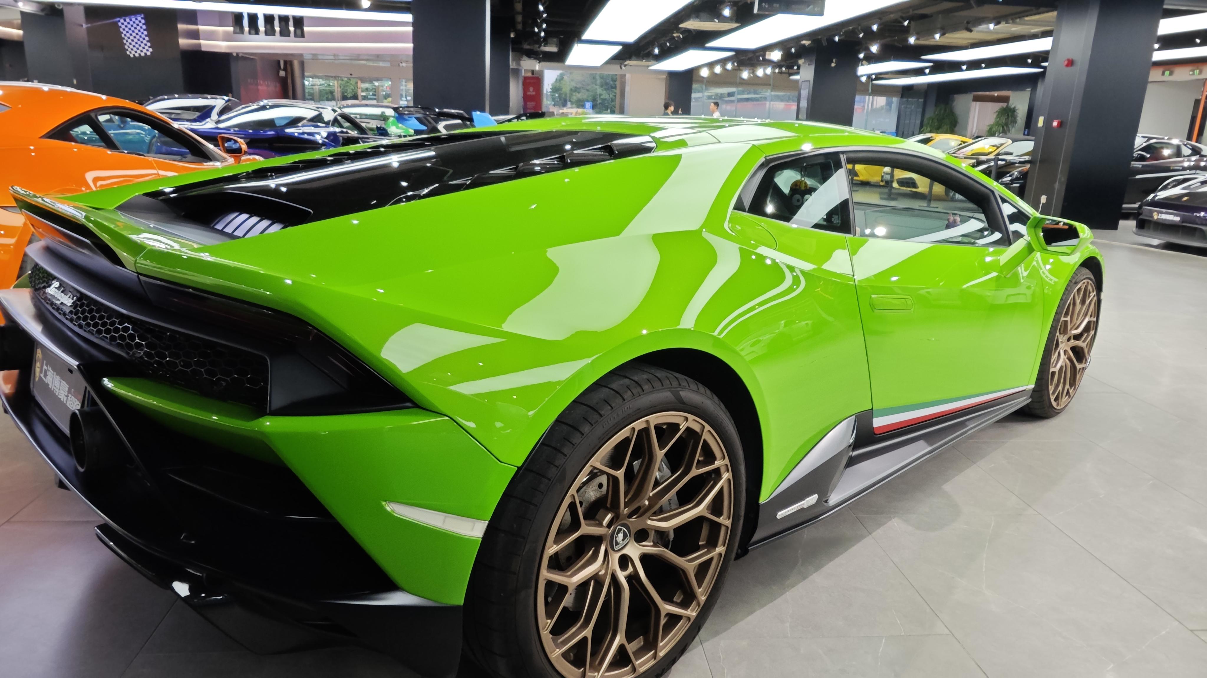 Lamborghini Huracán 2016 thumb 4