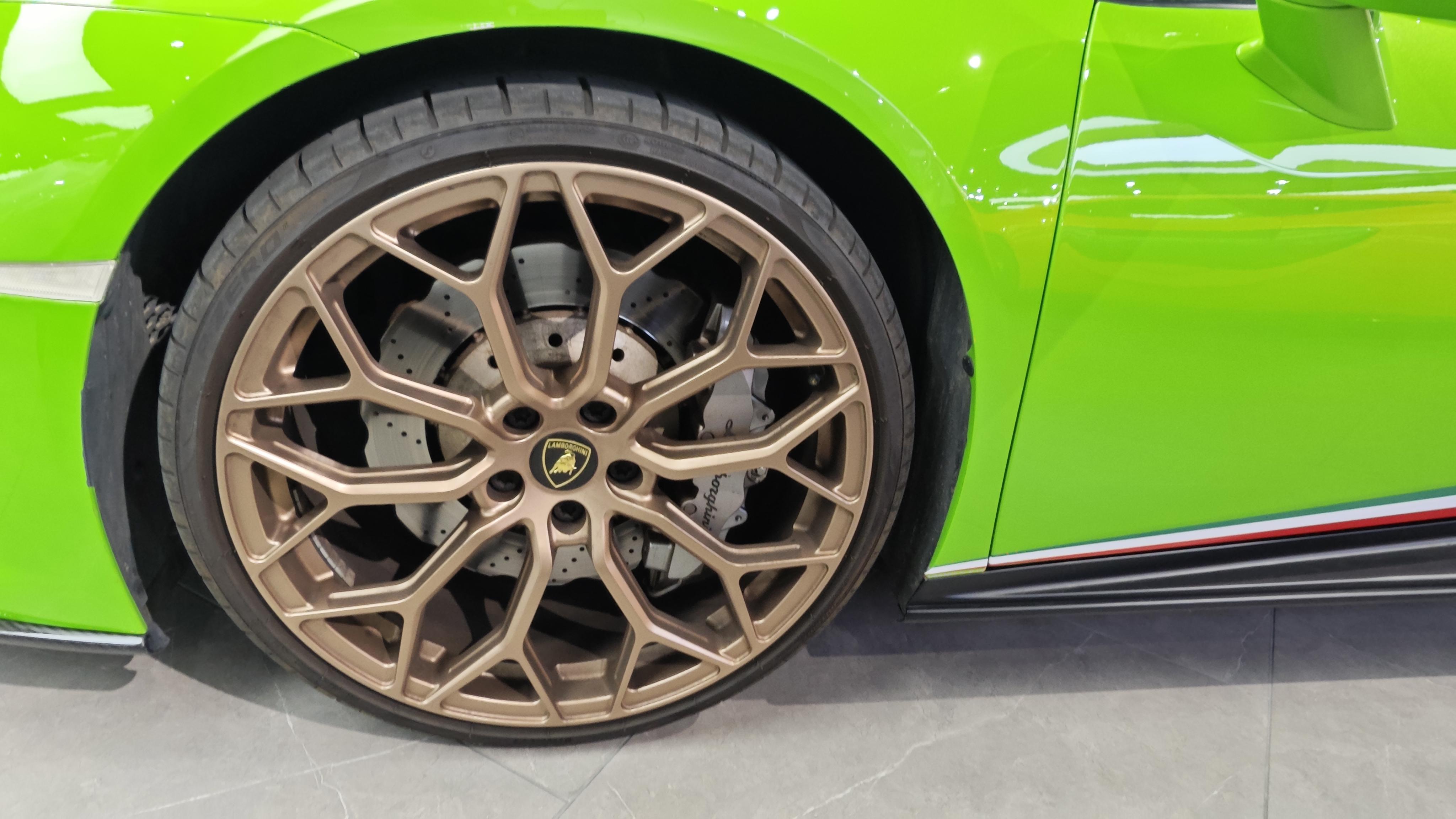 Lamborghini Huracán 2016 thumb 6